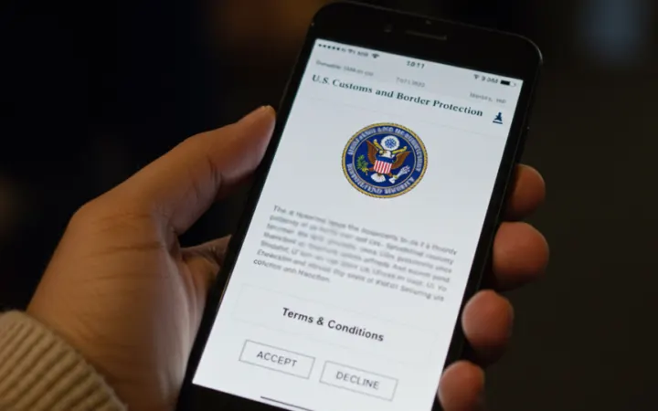 U.S. Launches Mobile App to Facilitate Voluntary Deportation of Undocumented Migrants