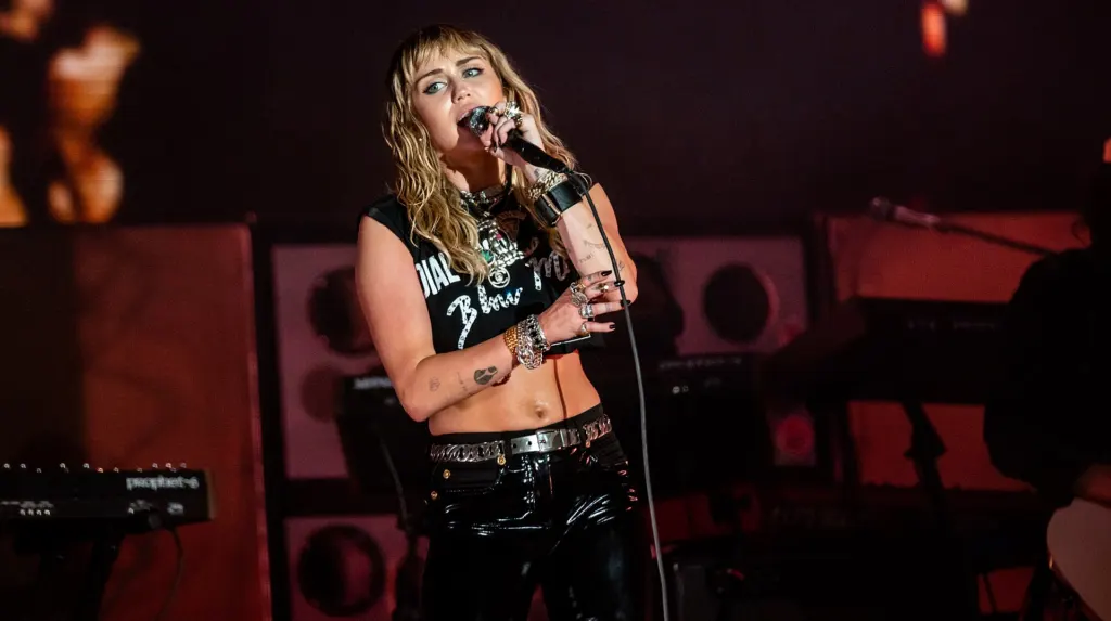 Miley Cyrus singing into a microphone during a festival show